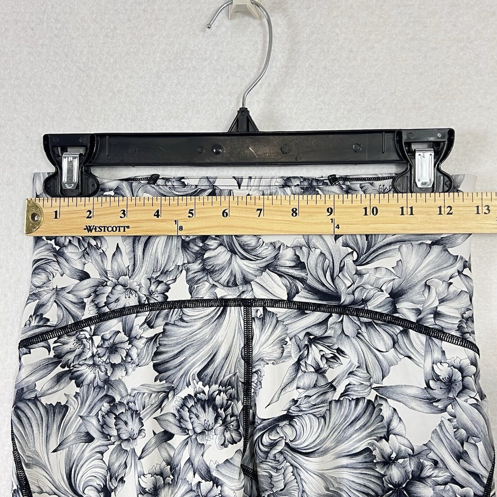 Lululemon Leggings Sz 6 Train Times 7/8 Pant Light Garden White Black Floral - Picture 11 of 13